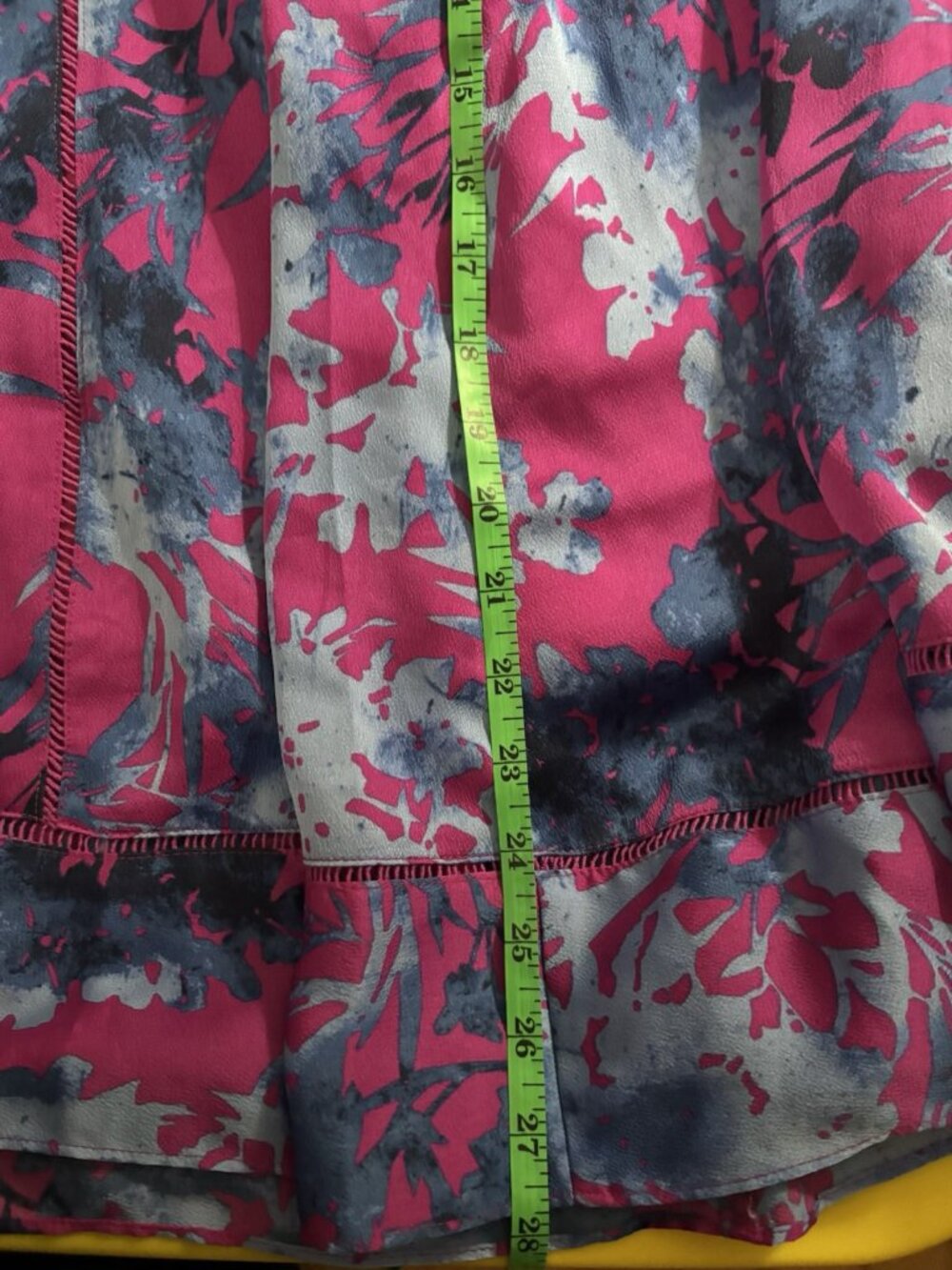 Banana Republic Skirt in Pink and Blue Floral. Size 12 - Picture 4 of 6